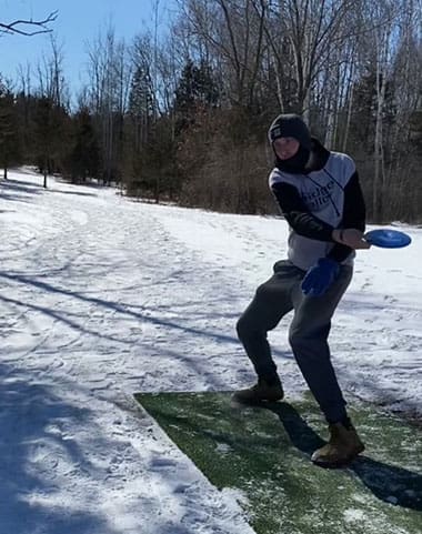 Hunter from Shackelford's profile pic playing disc golf in the snow
